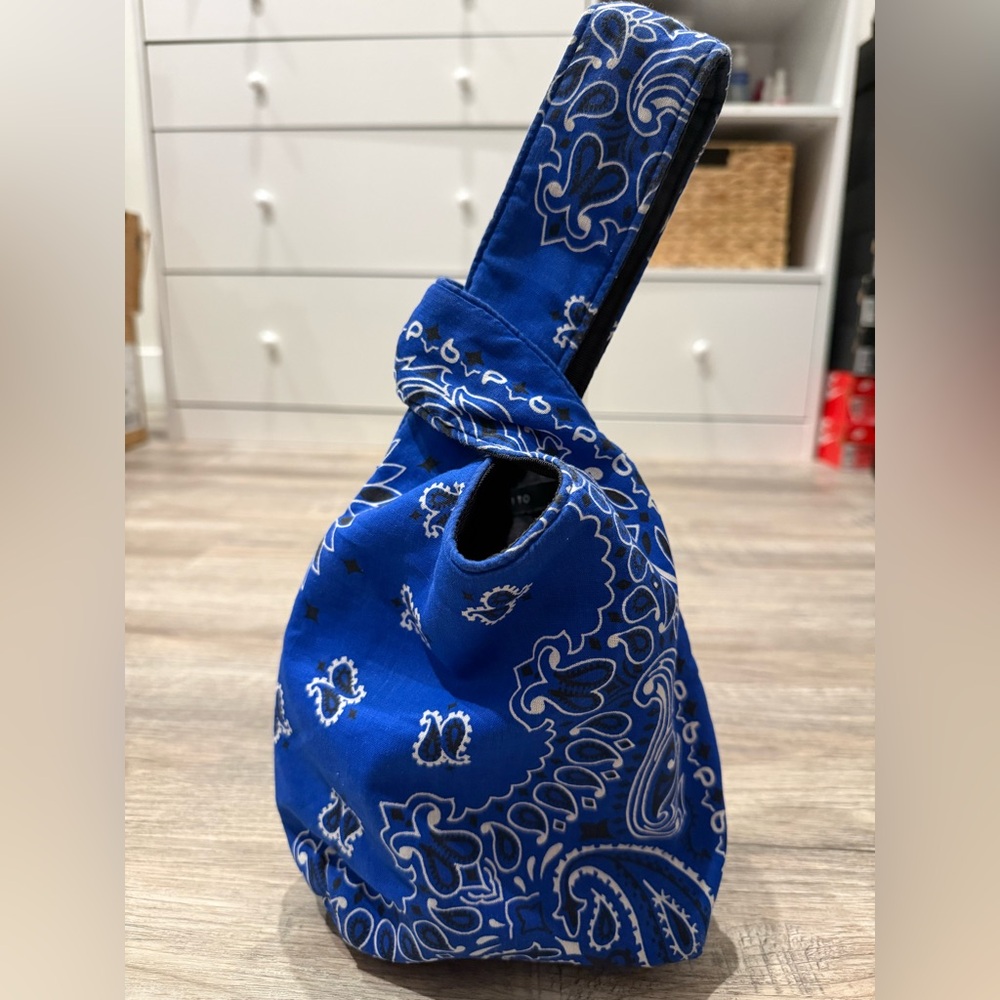 YAITO Blue Bandana-Print Knot Handle Bag